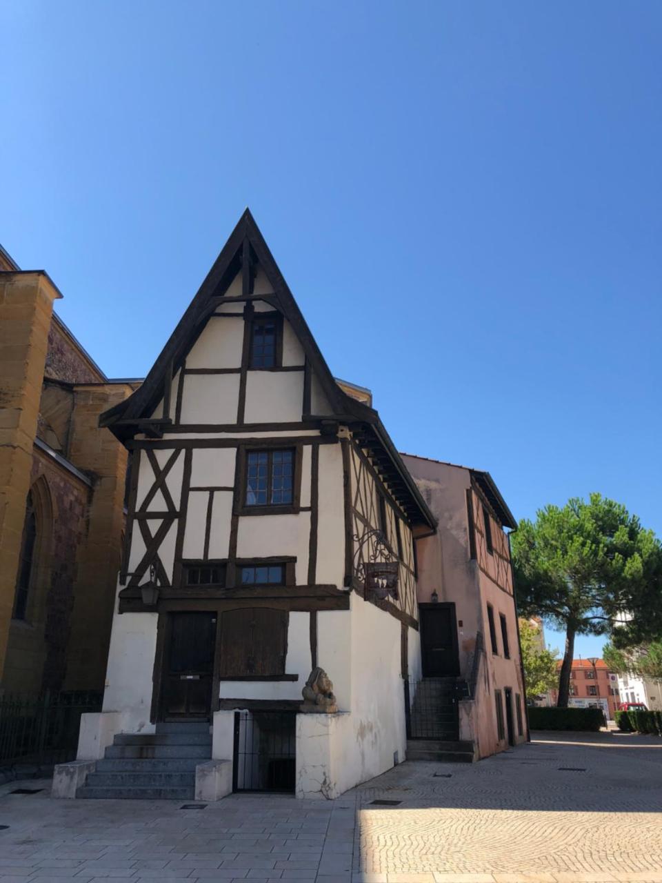 Gites Le Lancelot Ambierle Exterior photo