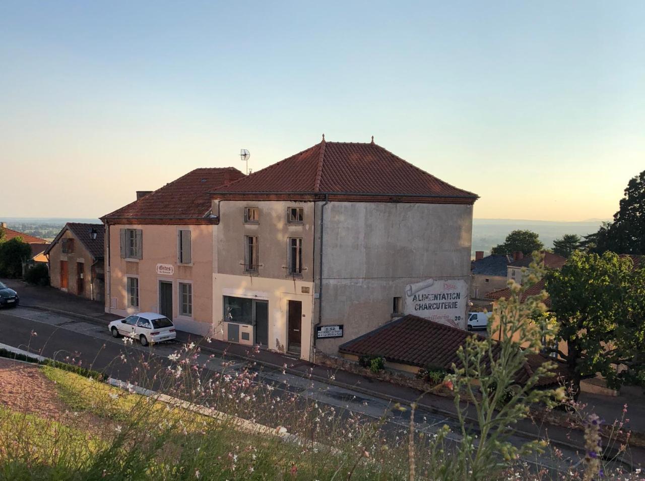 Gites Le Lancelot Ambierle Exterior photo